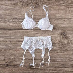 Victoria's Secret Vintage Gold Tag White Lace Padded Bra 740 & Garter Belt 2907